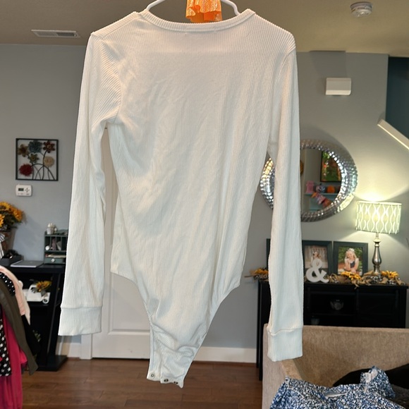 Size L cream Henley bodysuit - Picture 5 of 5